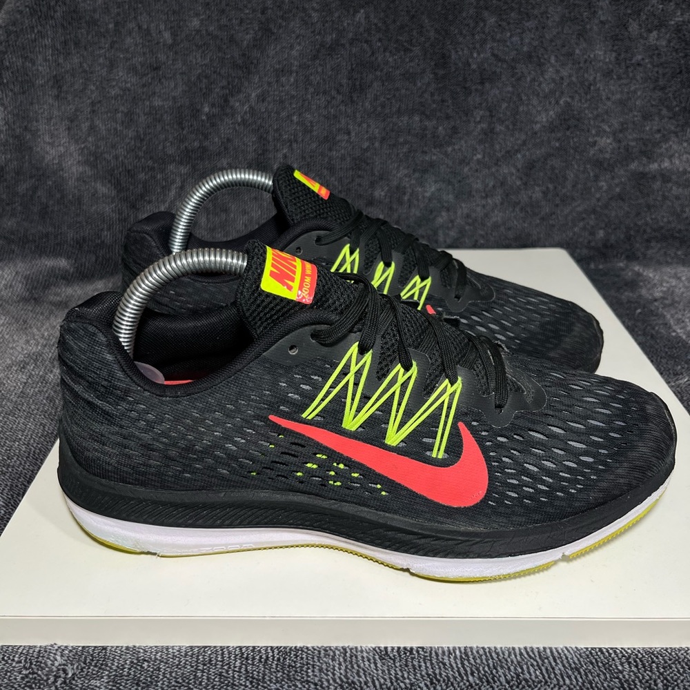 Nike Air Zoom Winflo 5 Men’s Black Athletic Shoes Size 7